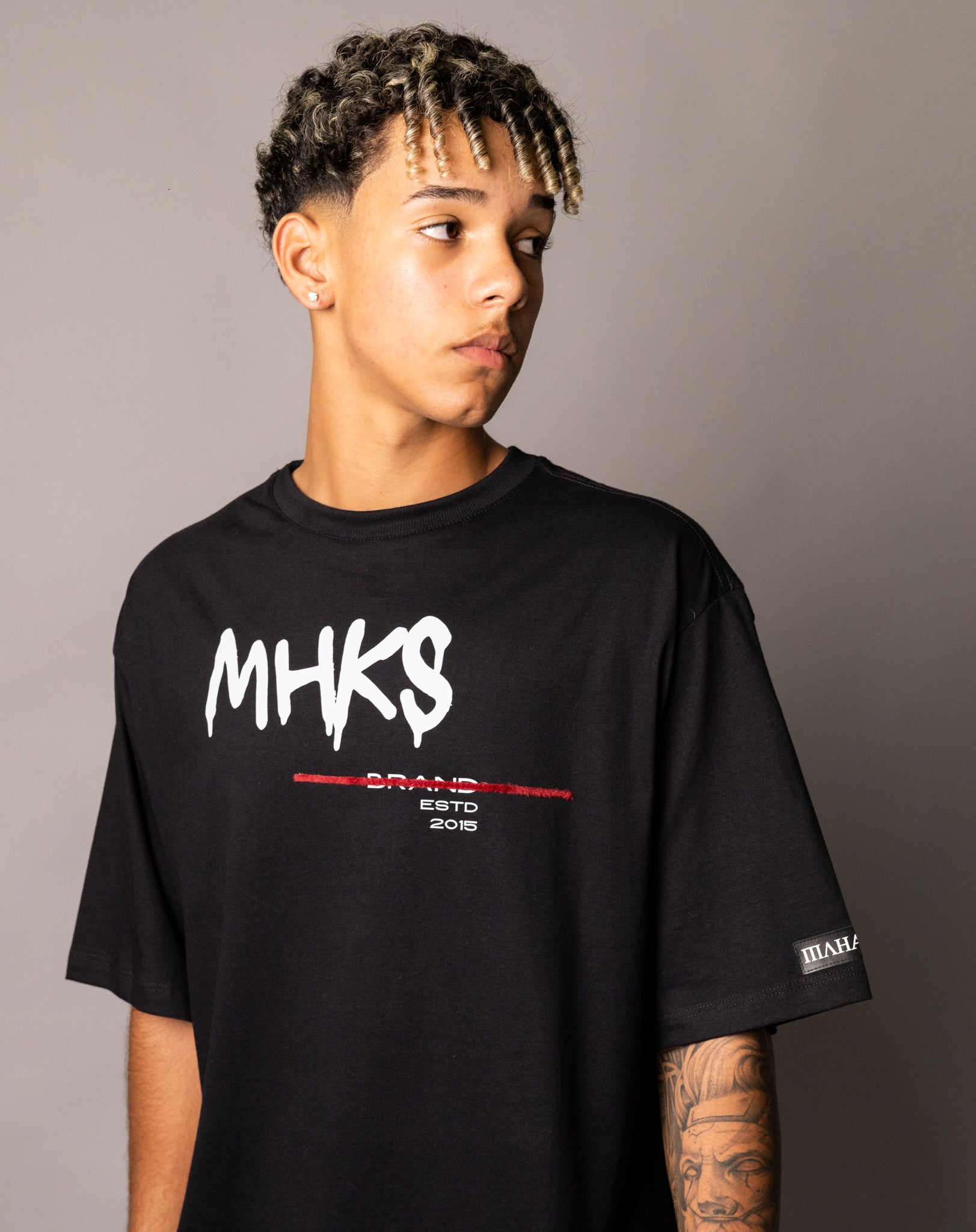 Oversized Black Line Red